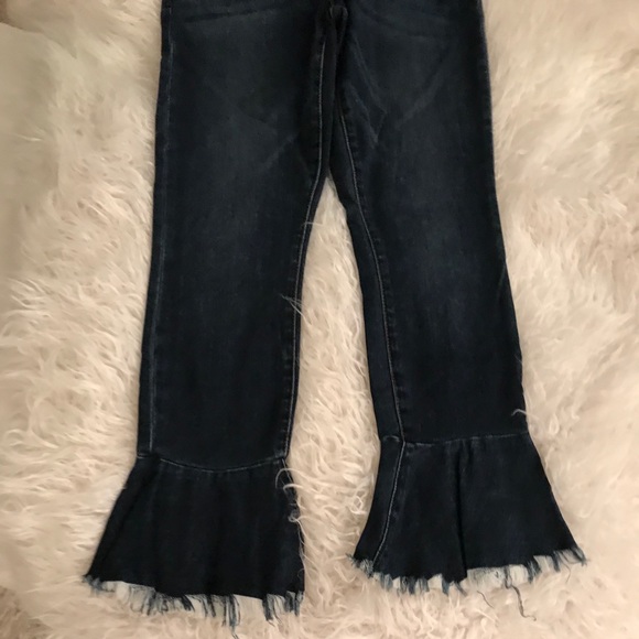 BLANK NYC SEXY AND DISTRESSED CROPPED JEANS 🤍✨ - Picture 7 of 9